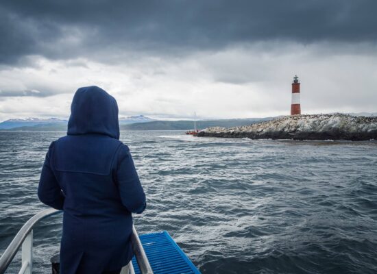 Contemplando el faro del fin del mundo. Contemplando el faro del fin del mundo.